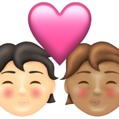 A quoi ressemblent les emoji Bisou : adulte, adulte, peau claire et peau légèrement mate sur Emojipedia.