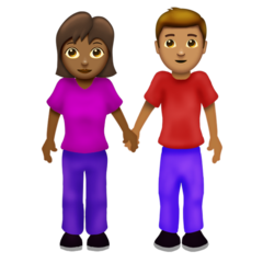 Hoe Man en vrouw hand in hand: donkergetinte huidskleur, getinte huidskleur emoji eruit ziet op Emojipedia.