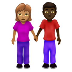 A quoi ressemblent les emoji Femme et homme se tenant la main: peau légèrement mate et peau foncée sur Emojipedia.