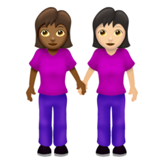 Hoe Vrouwen hand in hand: donkergetinte huidskleur, lichte huidskleur emoji eruit ziet op Emojipedia.