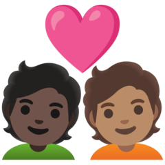 A quoi ressemblent les emoji Couple avec cœur : adulte, adulte, peau foncée et peau légèrement mate sur Google.