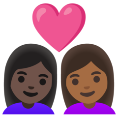 Come Coppia con cuore: donna, donna, carnagione scura e carnagione abbastanza scura emoji appare su Google.