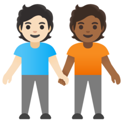 Hoe Personen hand in hand: lichte huidskleur, donkergetinte huidskleur emoji eruit ziet op Google.