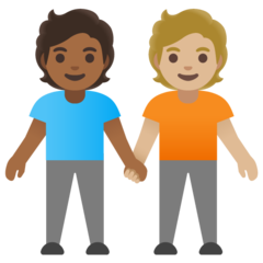 Hoe Personen hand in hand: donkergetinte huidskleur, lichtgetinte huidskleur emoji eruit ziet op Google.