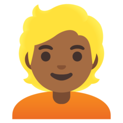 Jak wygląda emoji Osoba z włosami blond: karnacja średnio ciemna w Google.