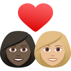 Bagaimana emoji Pasangan dengan simbol hati: perempuan, perempuan, ton kulit gelap dan ton kulit sederhana cerah kelihatan di Joypixels.