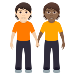 Hoe Personen hand in hand: lichte huidskleur, donkergetinte huidskleur emoji eruit ziet op Joypixels.