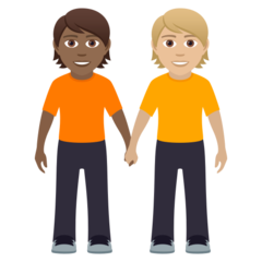 Hoe Personen hand in hand: donkergetinte huidskleur, lichtgetinte huidskleur emoji eruit ziet op Joypixels.