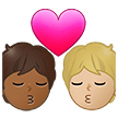 A quoi ressemblent les emoji Bisou : adulte, adulte, peau mate et peau moyennement claire sur Samsung.