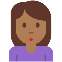 Bagaimana emoji Perempuan mencebik: ton kulit sederhana gelap kelihatan di Twitter.