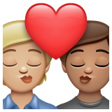 A quoi ressemblent les emoji Bisou : adulte, adulte, peau moyennement claire et peau légèrement mate sur Whatsapp.