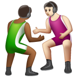 Whatsapp에서레슬링하는 남자: 진한 갈색 피부 하얀 피부그림 이모티콘이 어떻게 보이는지.