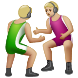A quoi ressemblent les emoji Lutteurs : peau moyennement claire sur Whatsapp.
