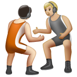 A quoi ressemblent les emoji Personnes faisant de la lutte : peau claire et peau moyennement claire sur Whatsapp.