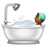 Bagaimana Person Taking Bath: Medium-Dark Skin Tone emoji terlihat di Whatsapp.