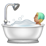 Bagaimana Person Taking Bath: Medium-Light Skin Tone emoji terlihat di Whatsapp.