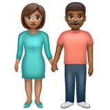 Hoe Man en vrouw hand in hand: getinte huidskleur, donkergetinte huidskleur emoji eruit ziet op Whatsapp.