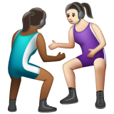 A quoi ressemblent les emoji Lutteuses : peau mate et peau claire sur Whatsapp.